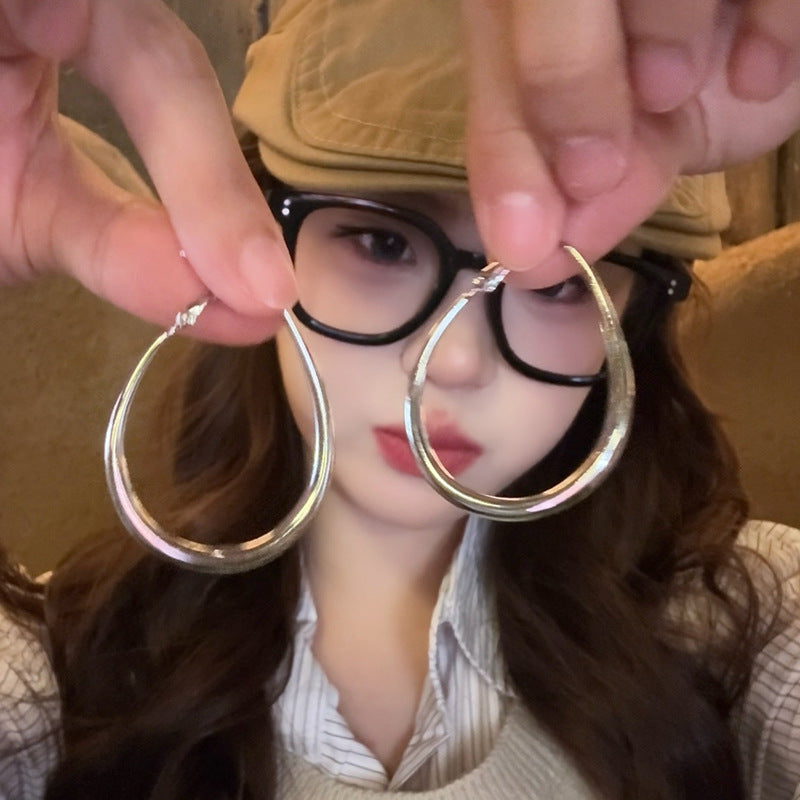 Wholesale Silver  Round  Light Luxury  Earrings