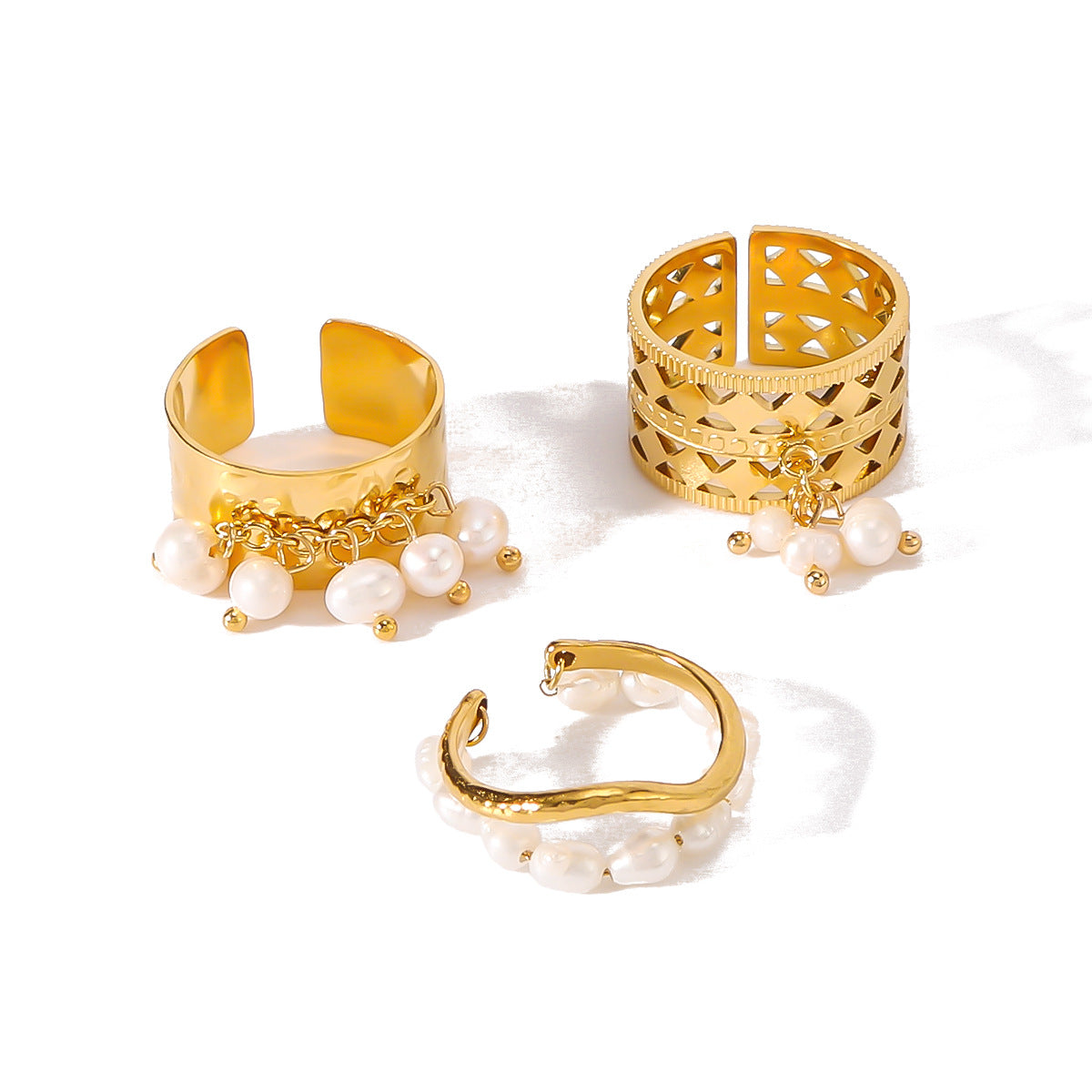 Wholesale  retro style natural pearl pendant luxury stainless steel 18K gold hollow ring