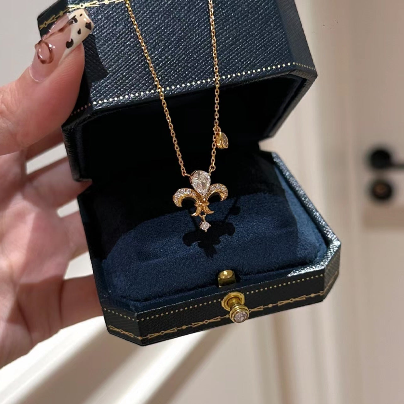 Wholesale copper zircon iris pendant necklace