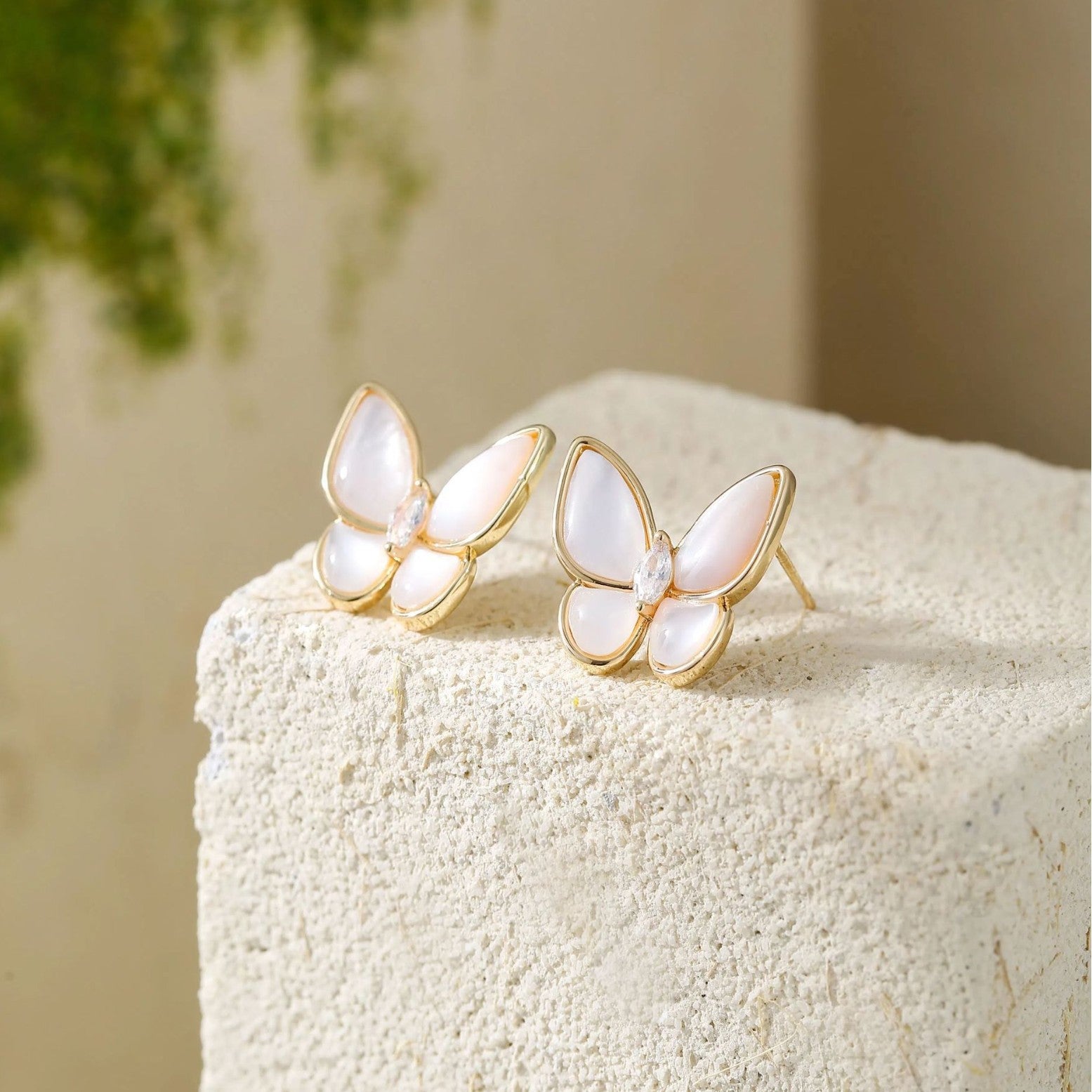 Wholesale Natural mother-of-pearl earrings love heart butterfly earrings