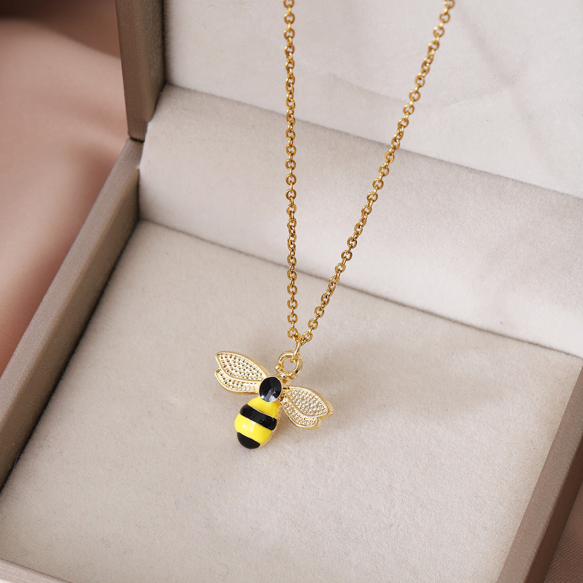 Wholesale  alloy bee pendant cross chain clavicle necklace