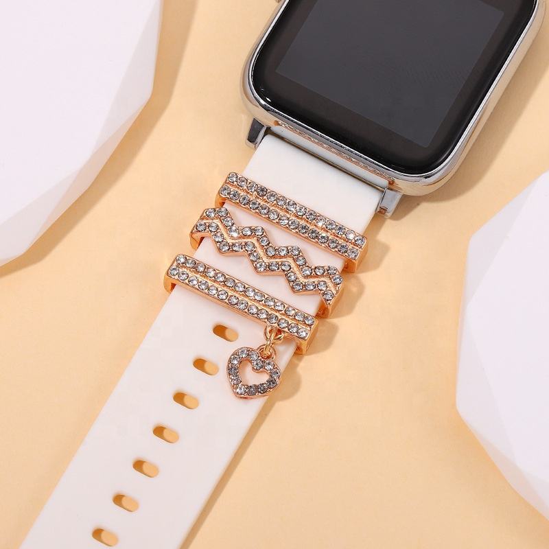 Wholesale Gold Heart Rhinestone Pendant Charms 3 Piece Set For Watch Band Chic Fashion Accessory Gift And Everyday Use