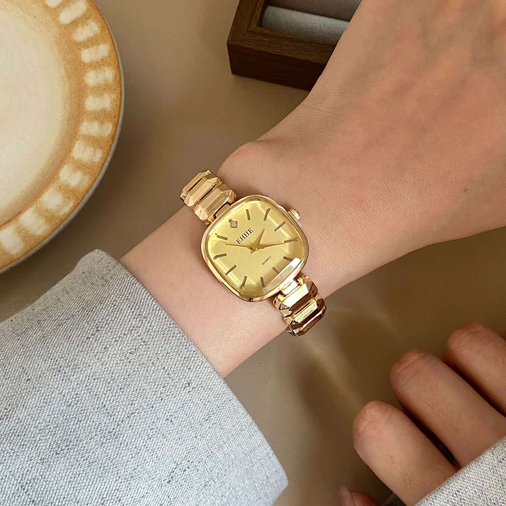 Wholesale Vintage Women S Square Quartz Watch Chic Fashion Accessory For Resale