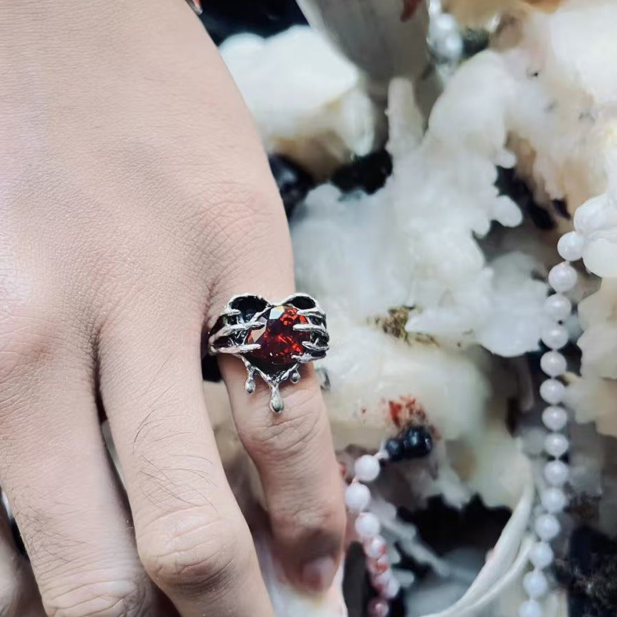 Wholesale Gothic Skull Holding Heart Open Ring Vintage Diamond Set Jewelry Accessory Gift