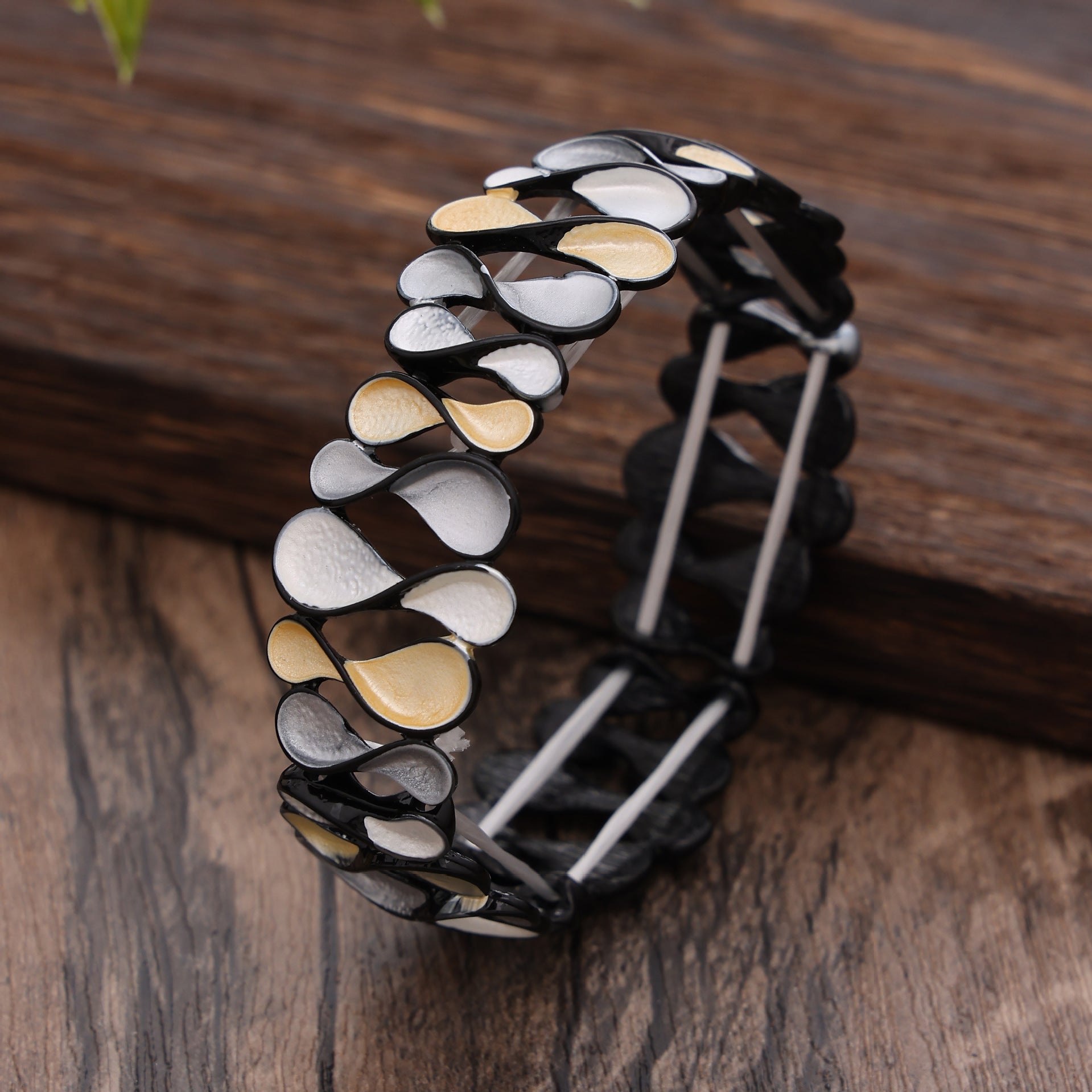 Wholesale Colorful Oil Painting Geometric Hollow 8-shaped Flower Bracelet ACC-BT-Taol002