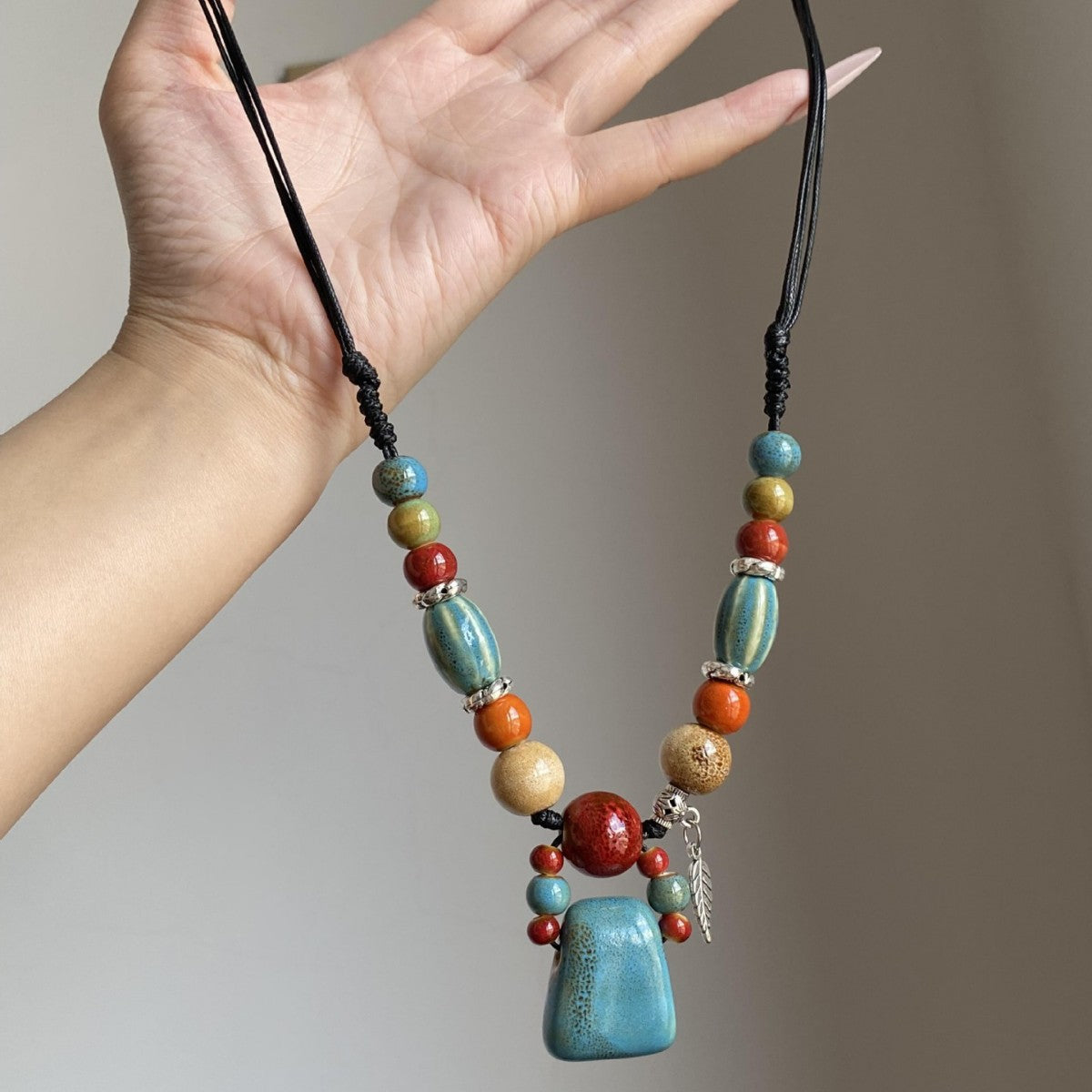 Wholesale Trendy Colorful Ceramic Pendant Necklace for Women Fashion Layering Jewelry Accessory Gift