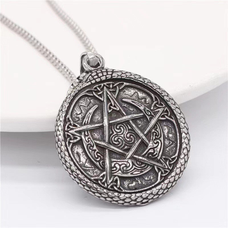 Wholesale  retro five-pointed star totem round pendant necklace