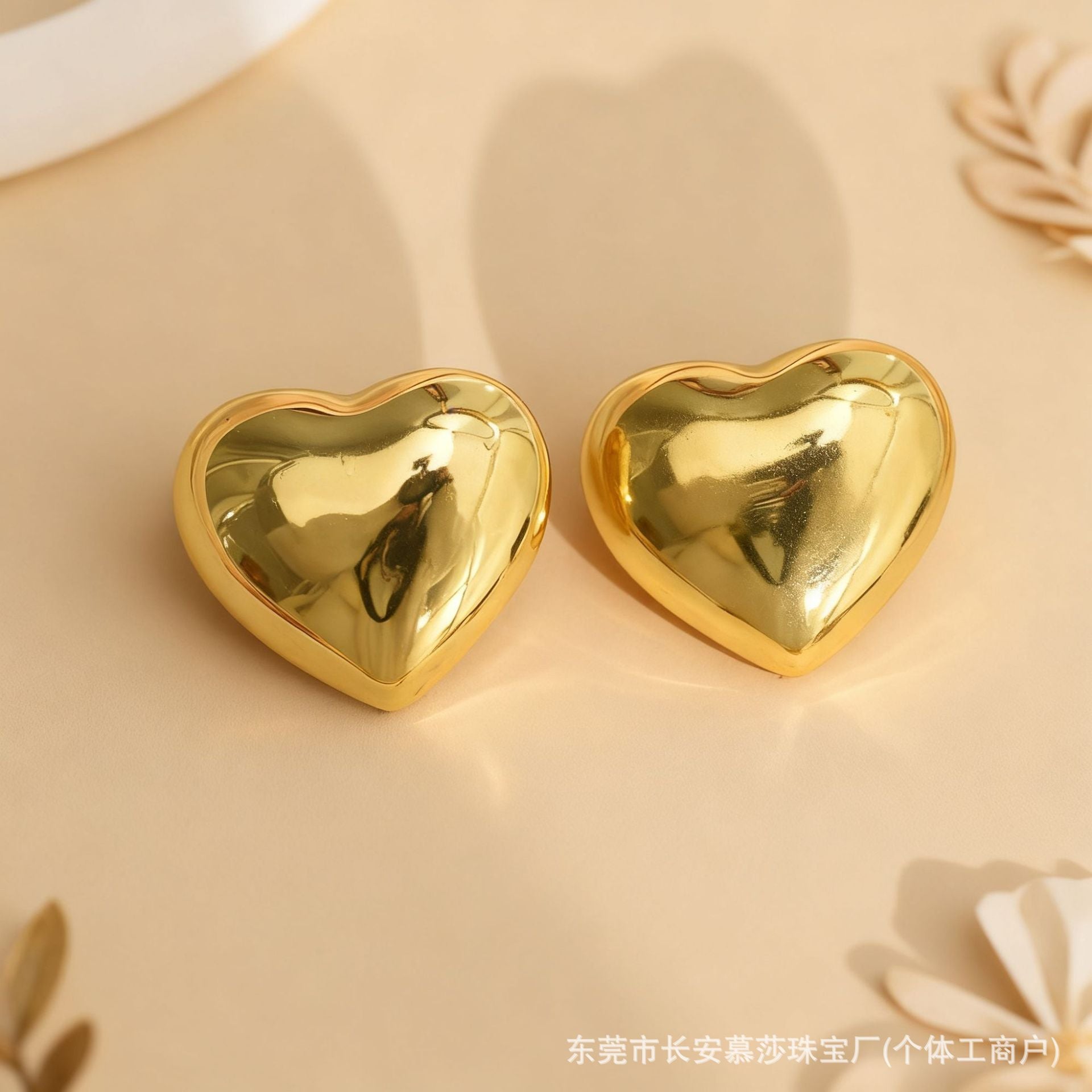 Wholesale Modern Heart Shape Stainless Steel Earrings Trendy Golden Electroplated Earrings for Women Party Wear Jewelry Accessory