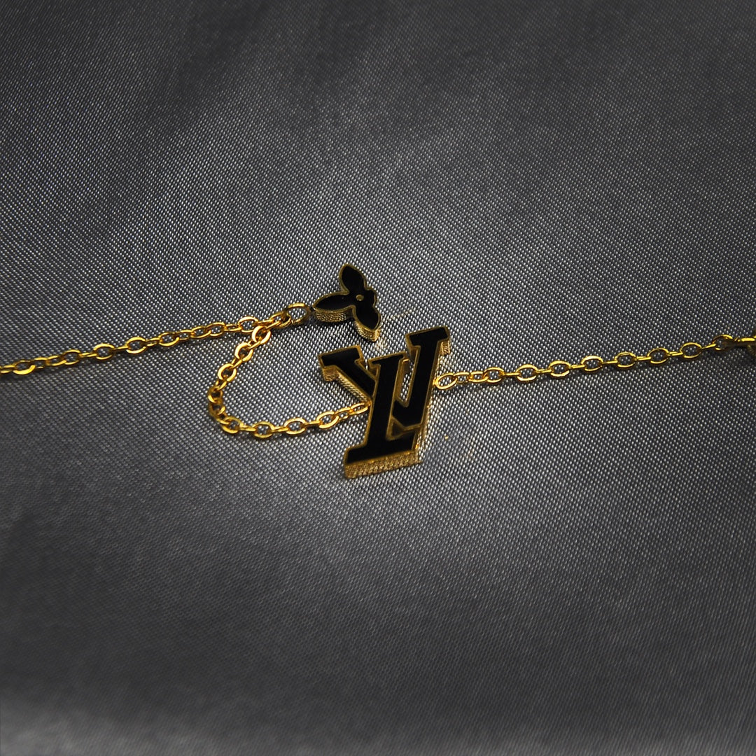 Wholesale Light Luxury Flower L Letter Bracelet Titanium Steel Electroplated Gold Fashion Jewelry Accessory Gift for Women
