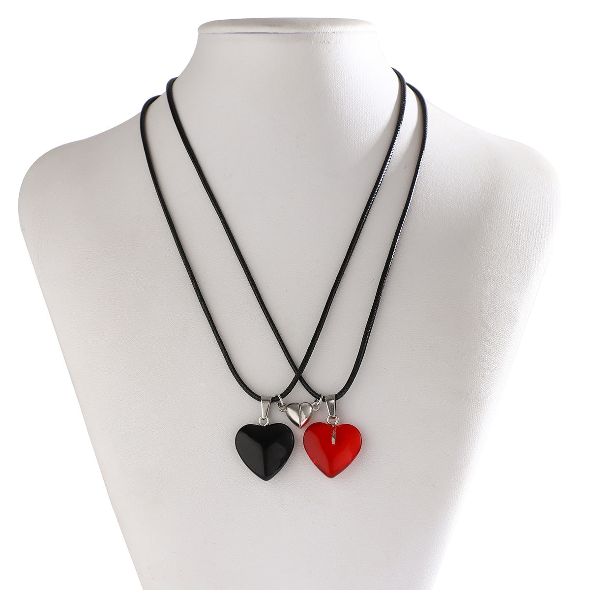 Wholesale retro magnetic red contrast color heart-shaped Valentine' s Day necklace