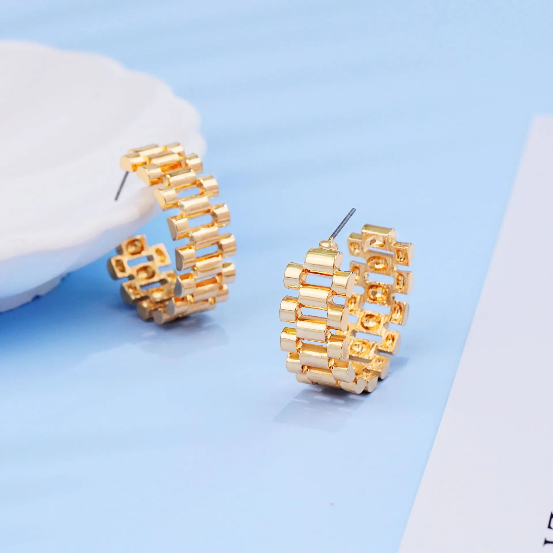 Wholesale  metal texture C- shaped earrings