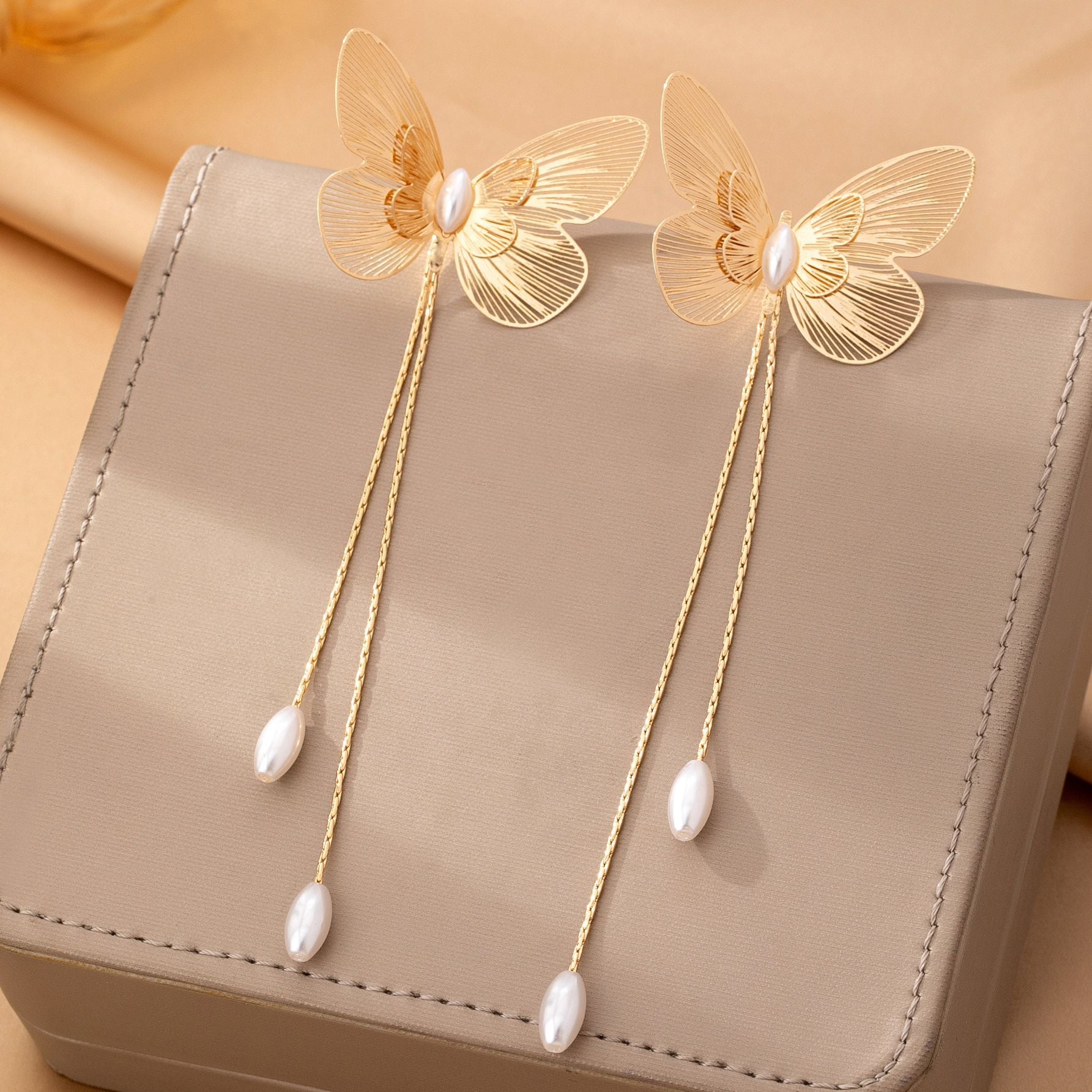 Wholesale French Butterfly Tassel Pearl Earrings Gold Tone Hollow Design Women S Fashion Jewelry Accessory