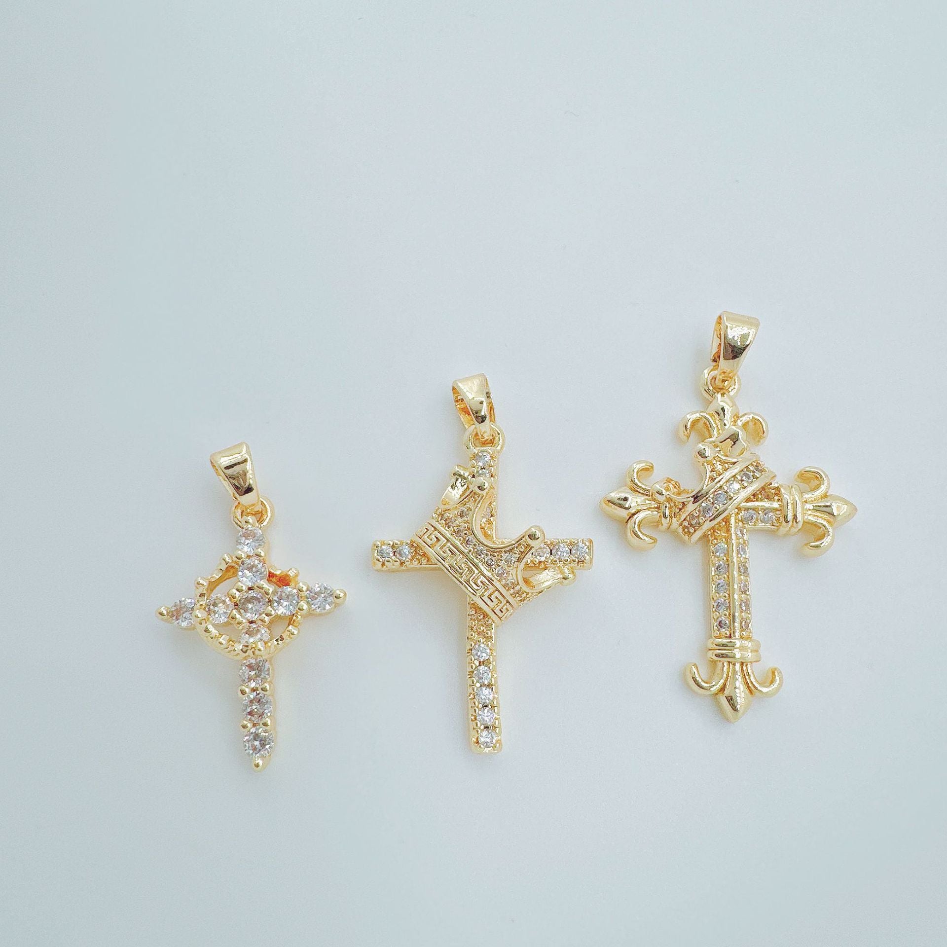 Wholesale Crown Cross Pendant Necklace Copper Electroplated Trendy Jewelry Accessory
