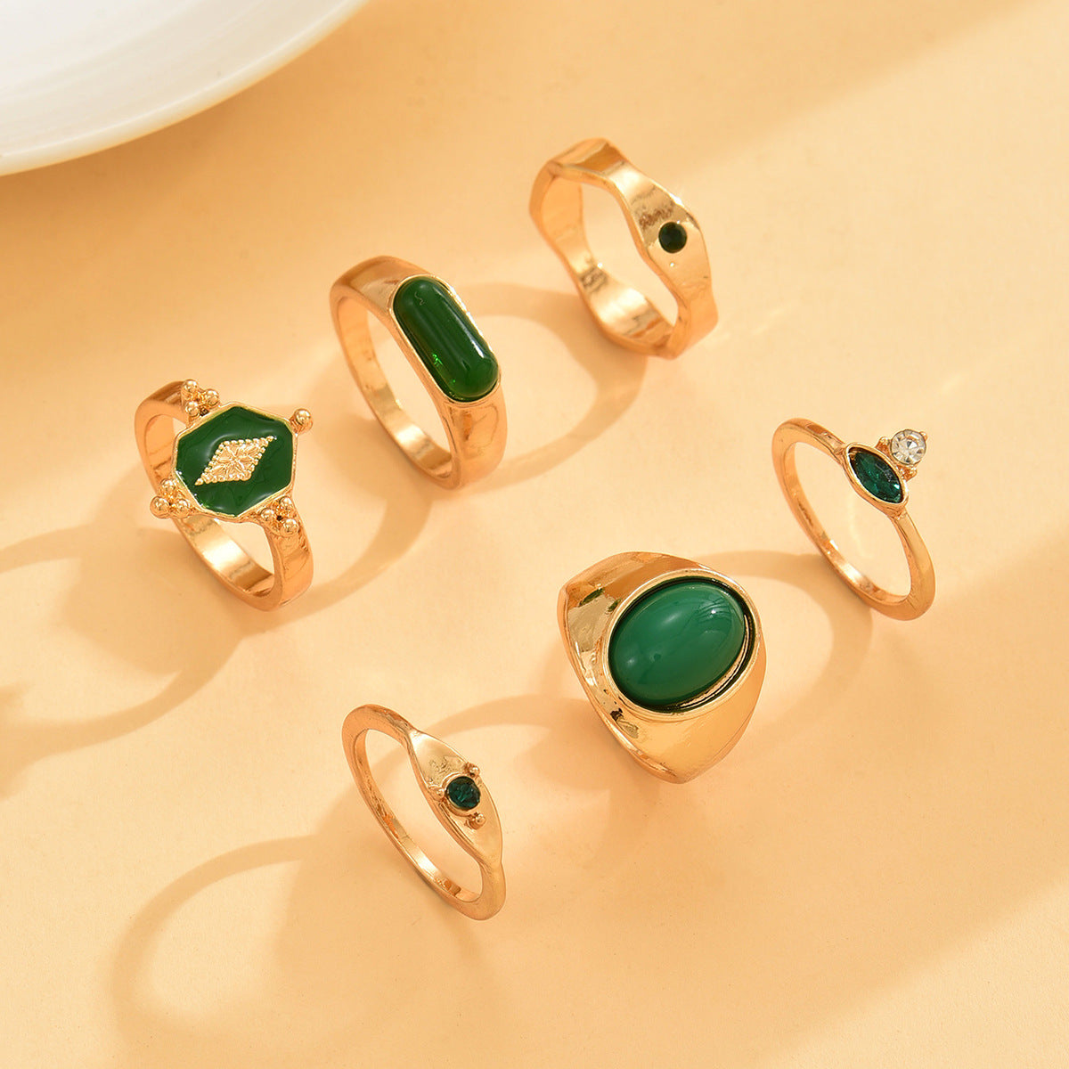 Wholesale Vintage French Style Green Ring with Rhinestones Fashion Accessory for Women