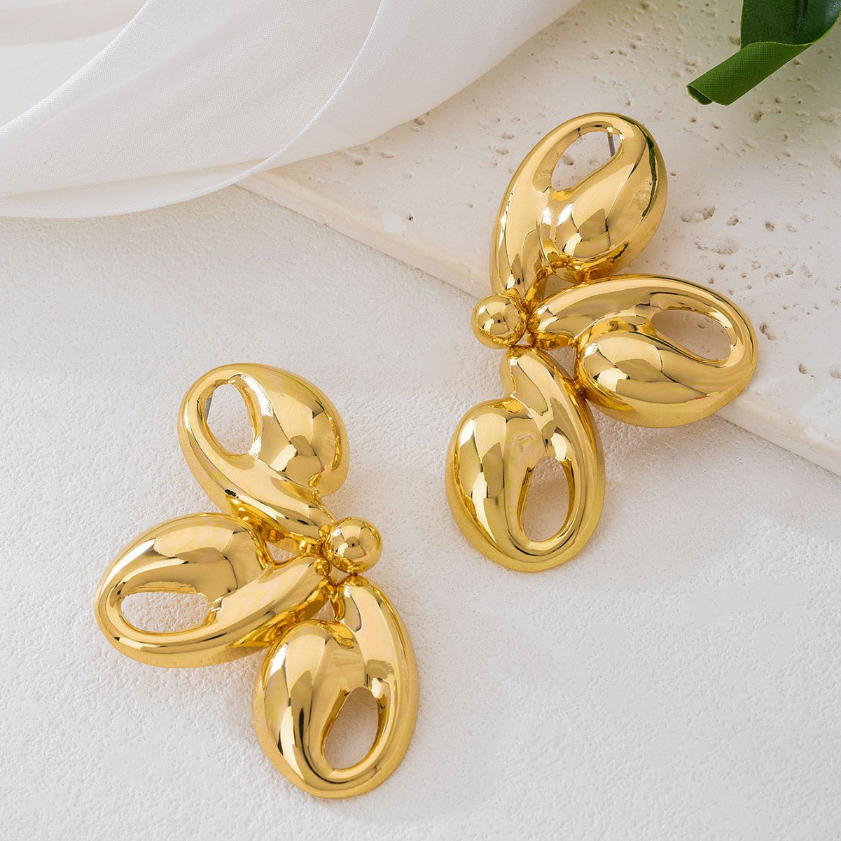 Wholesale  irregular teardrop twisted steel pin earrings niche high-end earrings