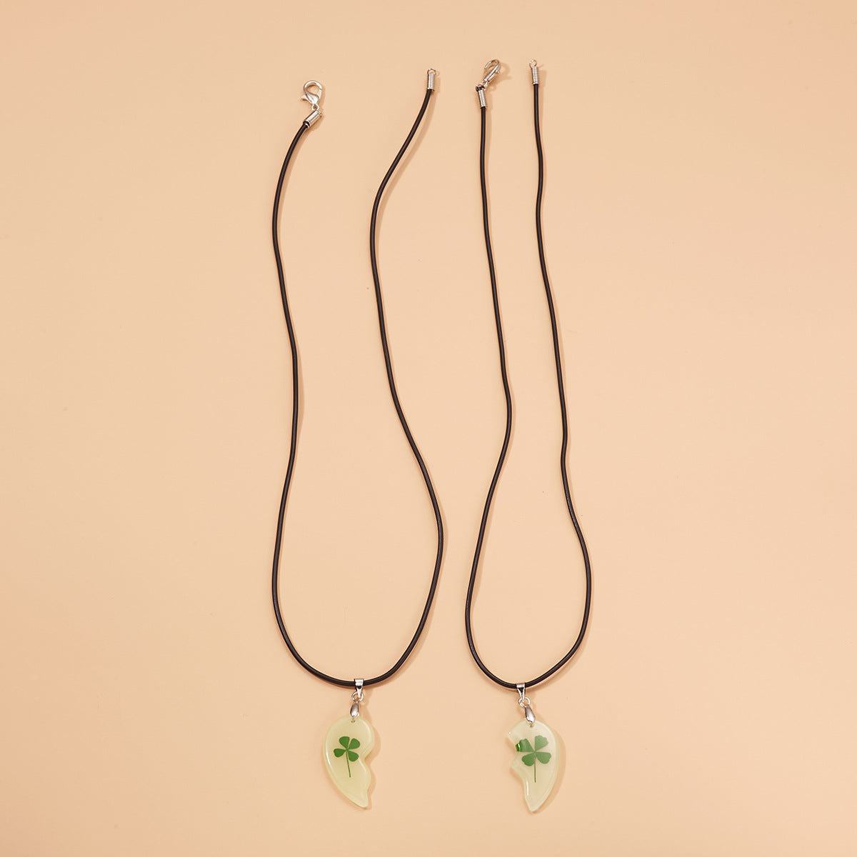 Wholesale  Luminous Four-leaf Clover Necklace Love Stitching Couple  Flower Necklace Set