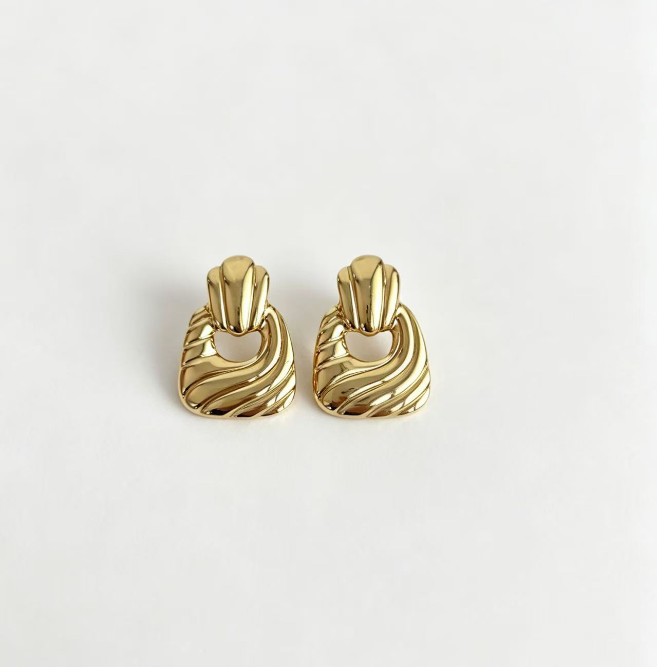 Wholesale Geometric Gold Earrings for Women,  Stainless Steel Gold Plated Fashion Jewelry Accessory,  Party Gift