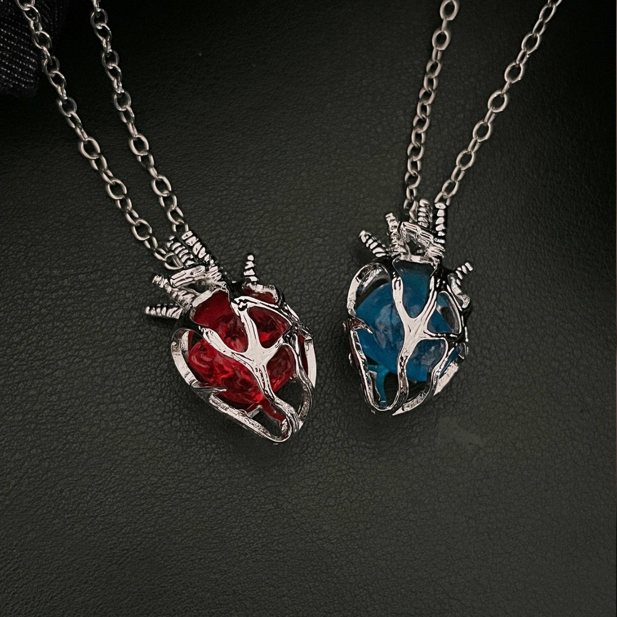 Wholesale Gothic Dark Style Hollow Heart Pendant Necklace Red Blue Glass Crystal Gift Boutique Resale Jewelry Accessory