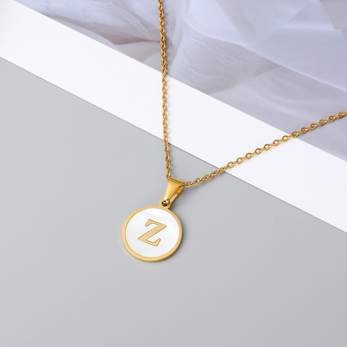 Wholesale Round Stainless Steel Gold Plated Letter Pendant Necklace for Women Fashion Accessory Gift