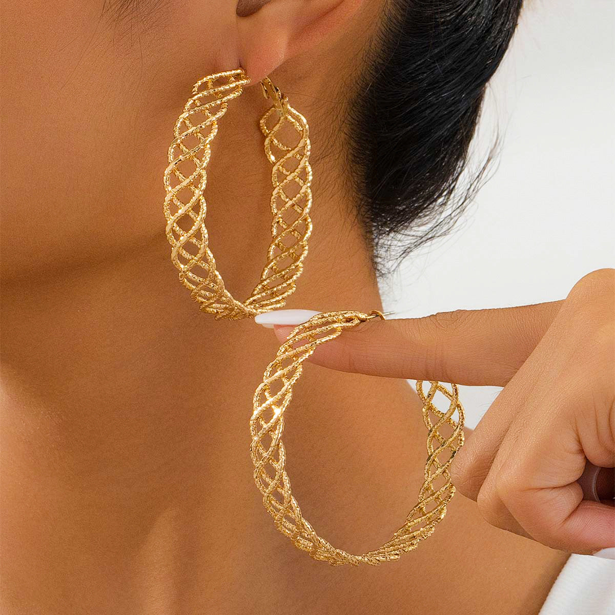Wholesale Cold Wind Style Hollow Large Circle Earrings Alloy Electroplated Jewelry Accessory