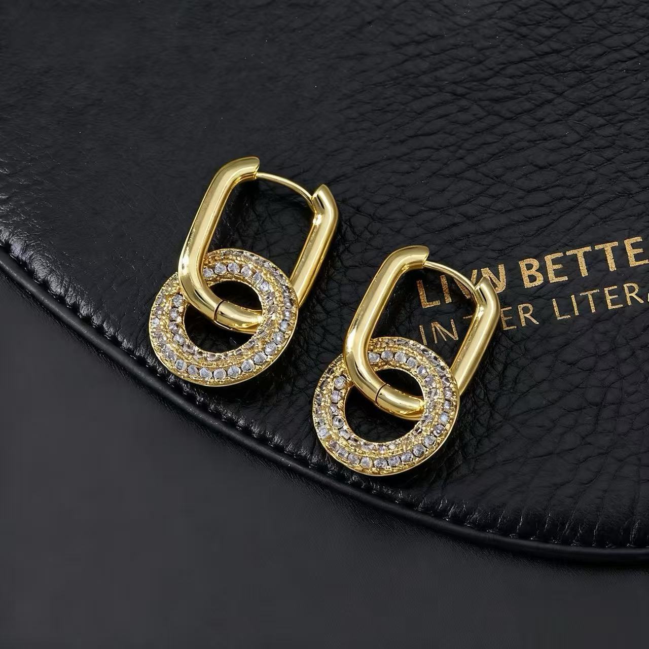 Wholesale Copper Electroplated Retro Zirconia Ear Cuff Geometric Design Women S Fashion Accessory