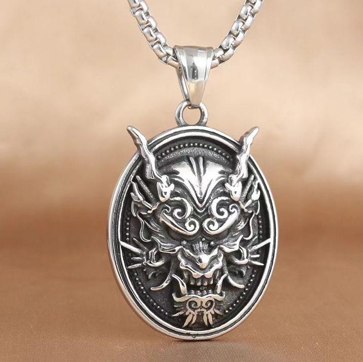 Wholesale retro domineering disc golden eye ghost head  pendant titanium steel men's necklace