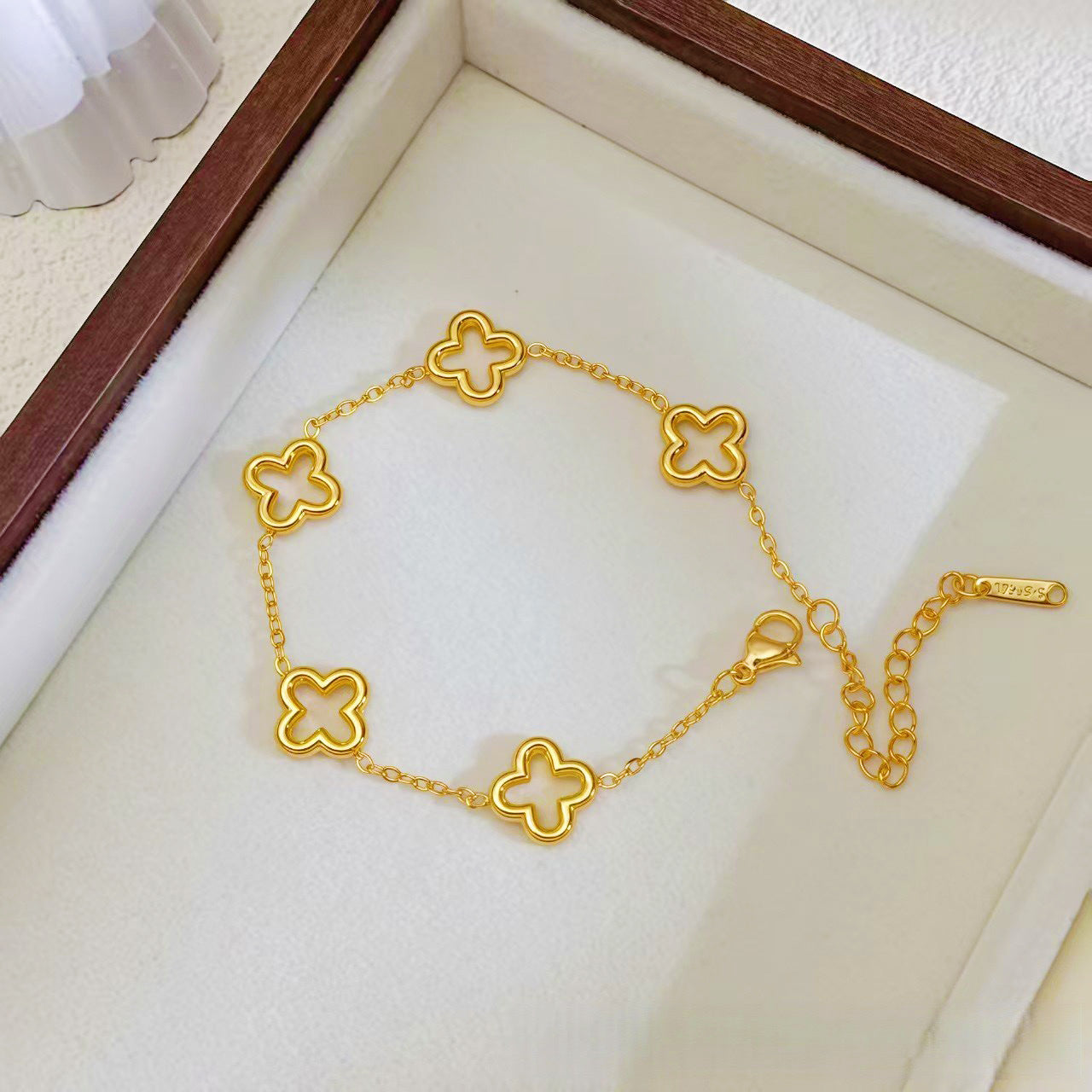 Wholesale Titanium Steel Light Luxury  Versatile Flower and Heart Bracelet