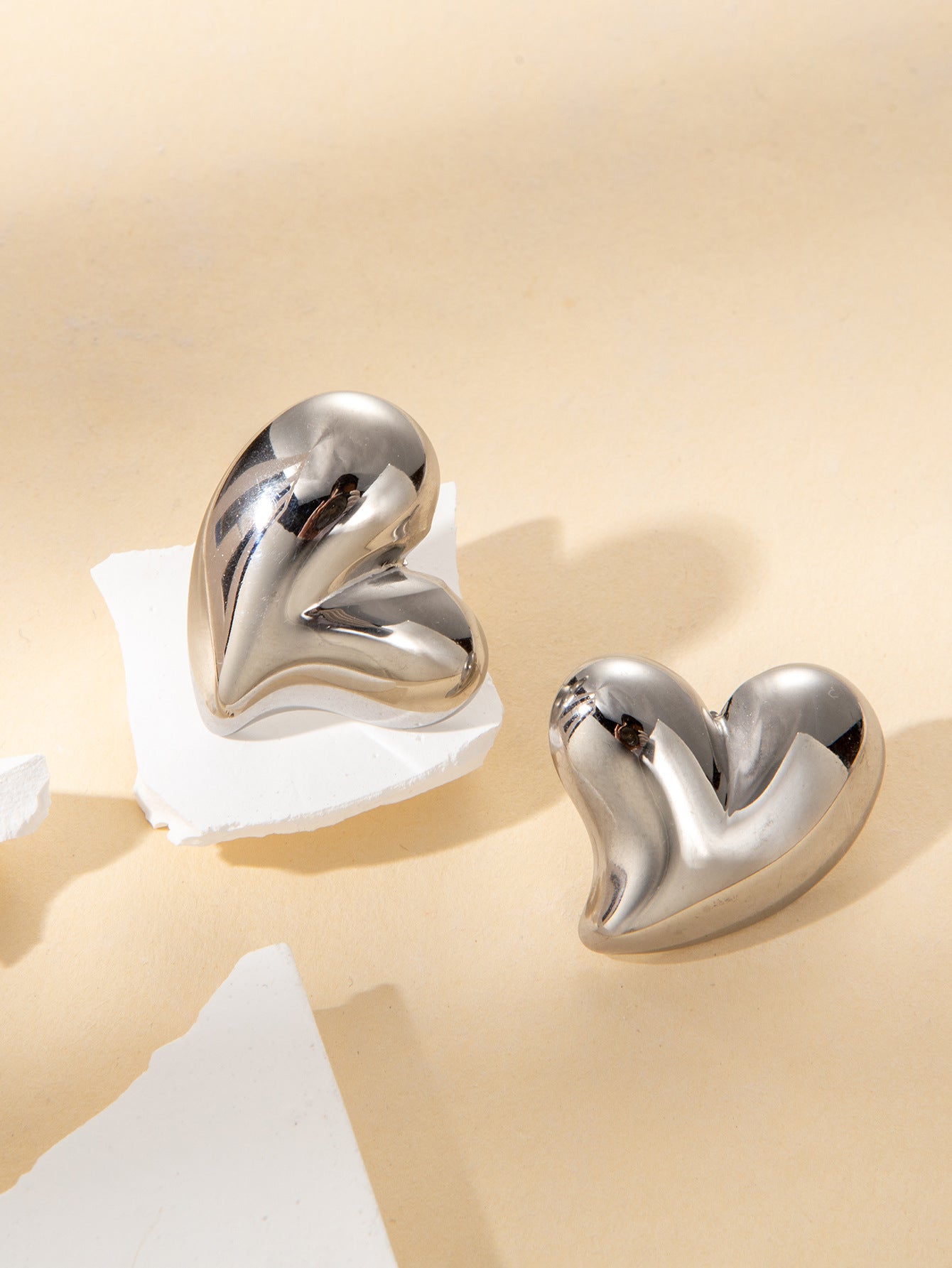 Wholesale titanium steel light luxury three-dimensional love necklace