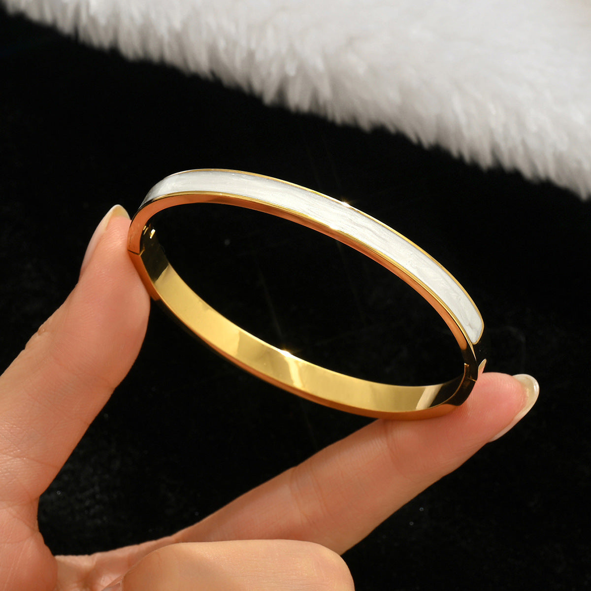 Wholesale Titanium Steel Gold Electroplated Studded Bracelet Set Fashion Jewelry Accessory