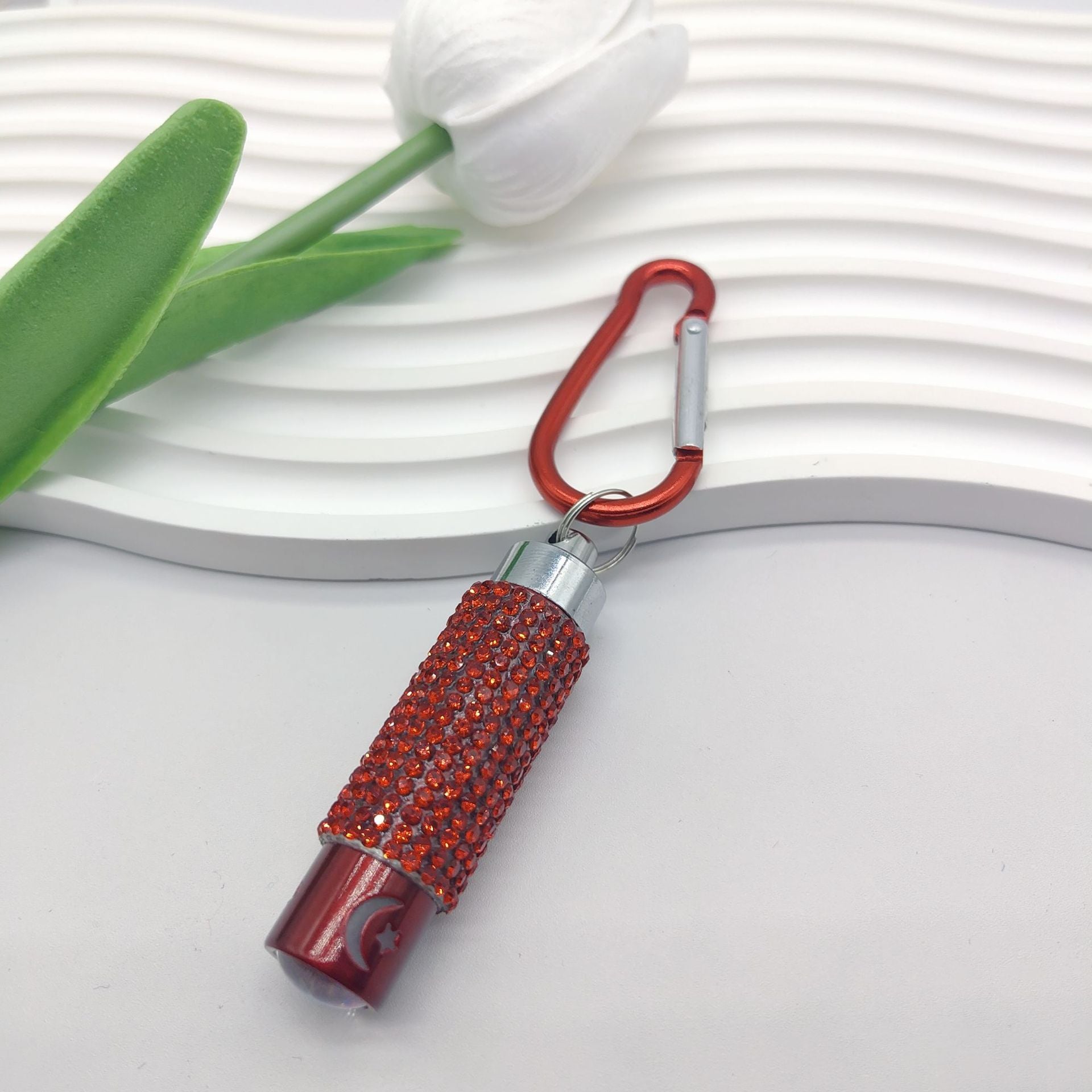Wholesale  fashion popular portable diamond aluminum alloy field high brightness flashlight