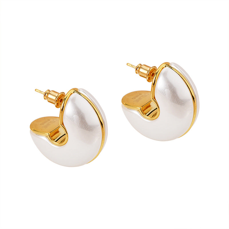 Wholesale Light Luxury Pearl Retro Earrings