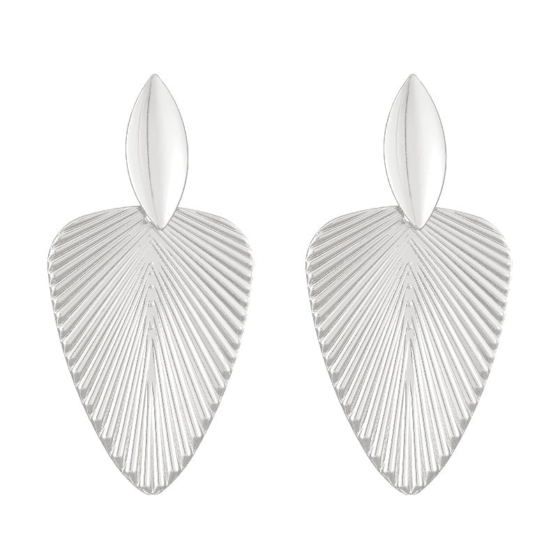 Wholesale Chic Textured Leaf Earrings For Women Irregular Statement Leaf Design Electroplated Iron Jewelry Accessory Boutique Resale Gift