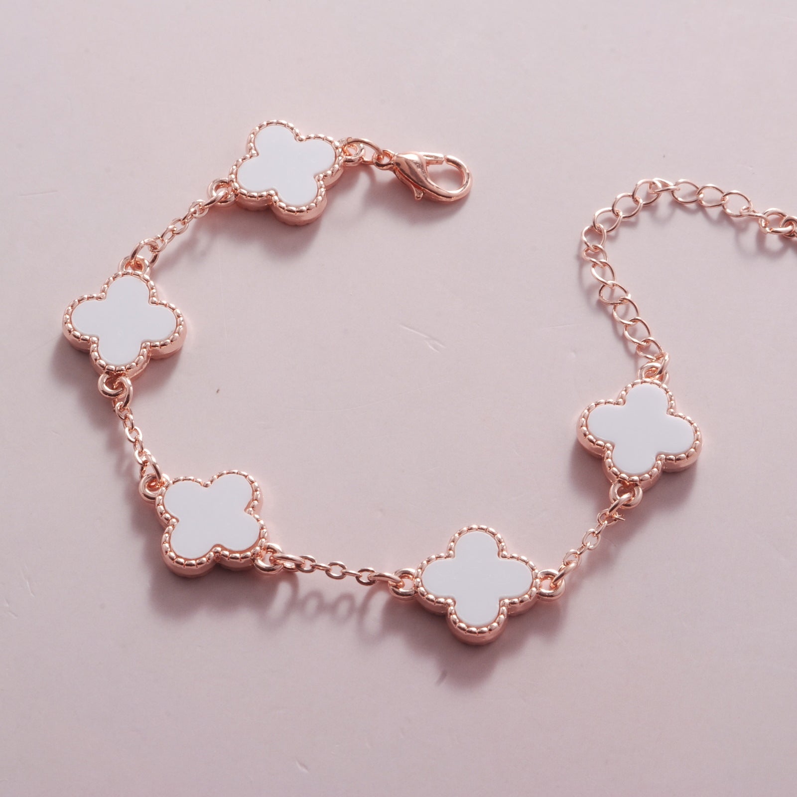 Wholesale Light Luxury Bracelet Alloy Diamond Four-leaf Clover Bracelet ACCVIP-BT-Zhum001