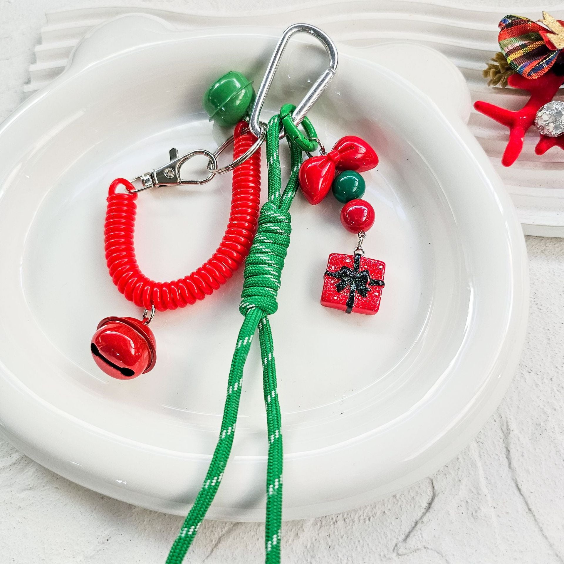 Wholesale Christmas red and green miu bag pendant bell beaded key chain