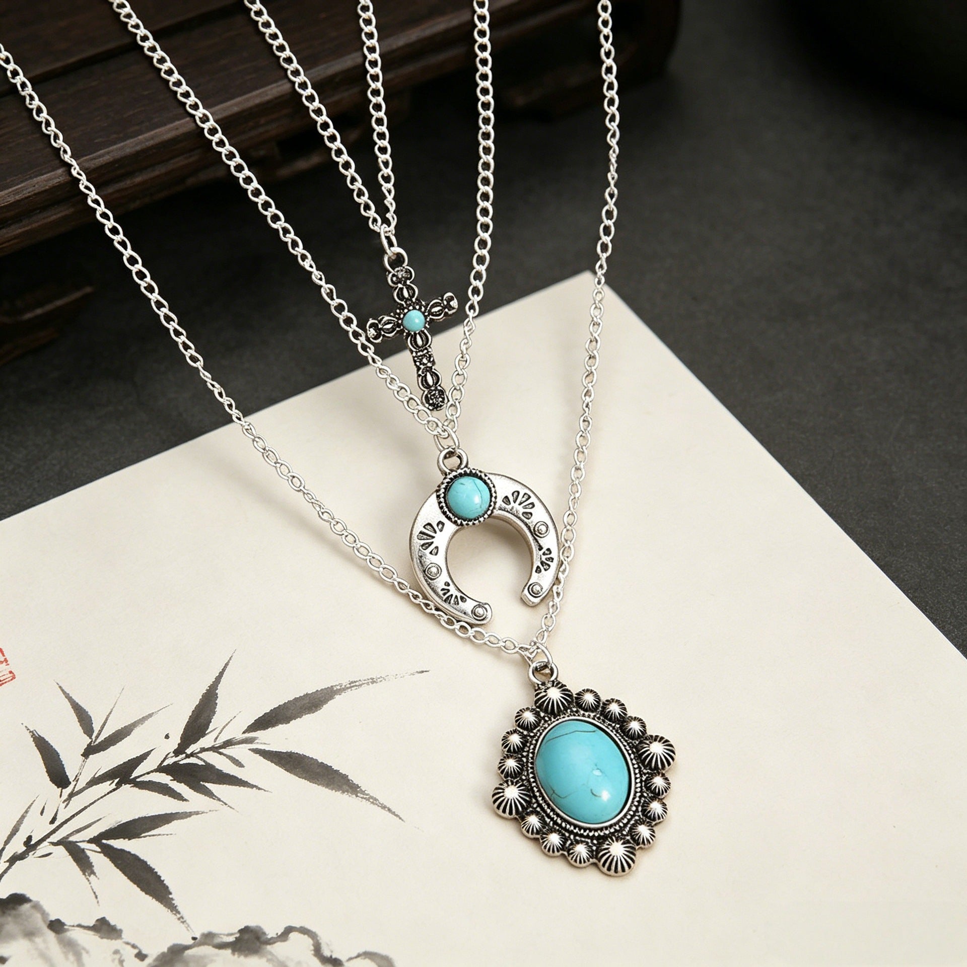 Wholesale Stylish Silver Alloy Layering Necklace Bull Head Crescent Turquoise Drop Pendants Fashion Jewelry For Resale