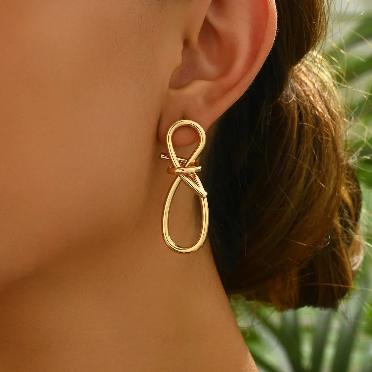 Wholesale  alloy simple  8-character twisted winding long ear buckle earrings