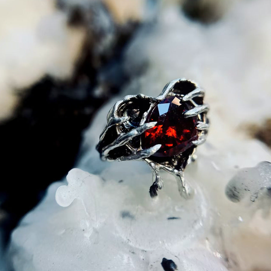 Wholesale Gothic Skull Holding Heart Open Ring Vintage Diamond Set Jewelry Accessory Gift