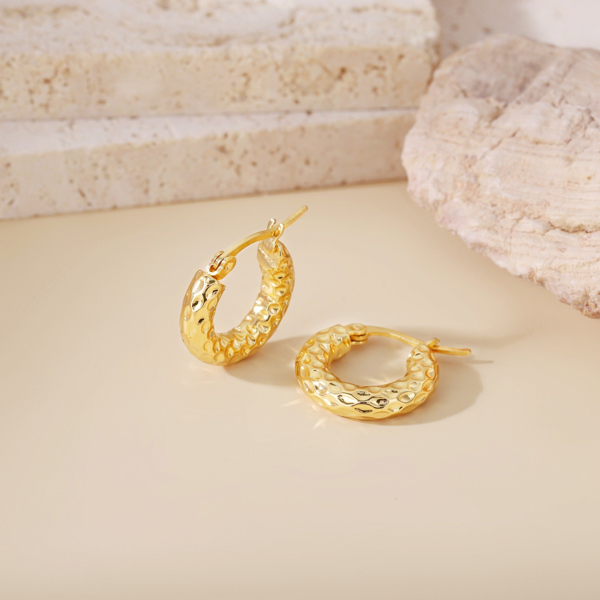 Wholesale Steel and titanium plain ring hammered earrings