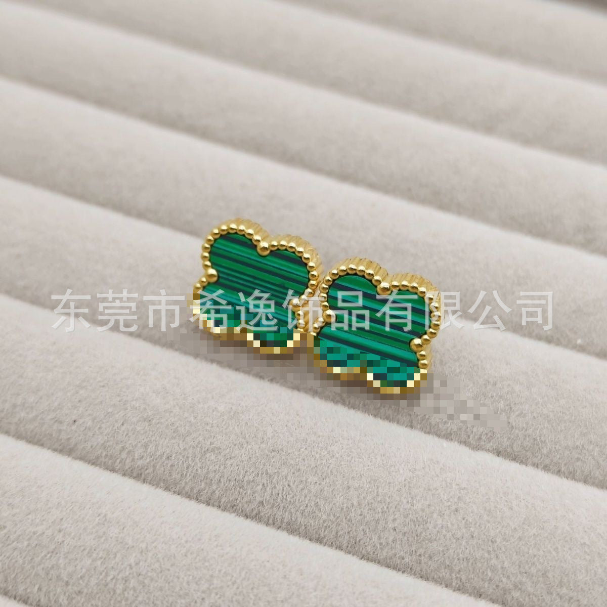 dxx-img:2f4b6ef776ccdbd1c653a83581fd7c1c,ACC-ES-5996142749664-M1