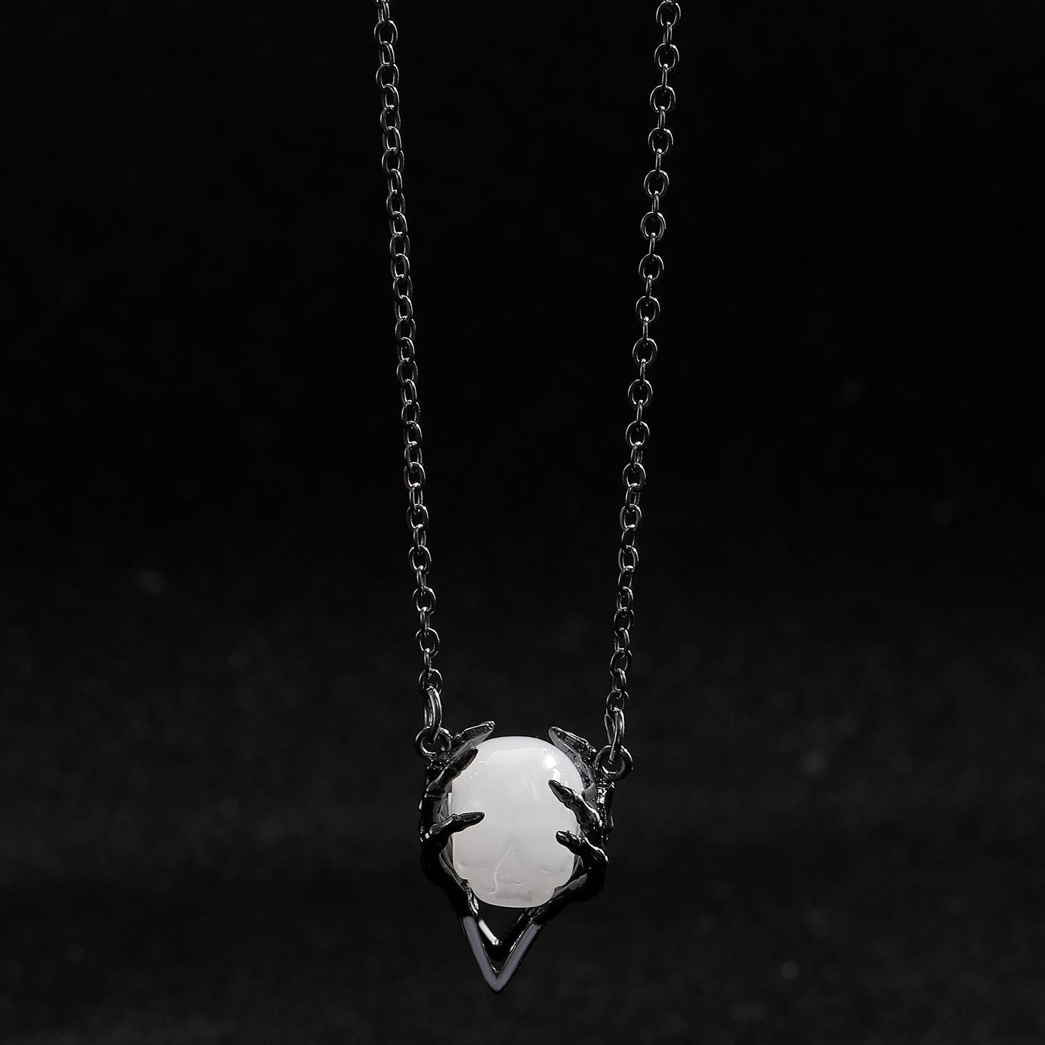 Wholesale Dark  Skull Pendant Necklace,  Chic Jewelry Accessory for Gift Boutique Resale