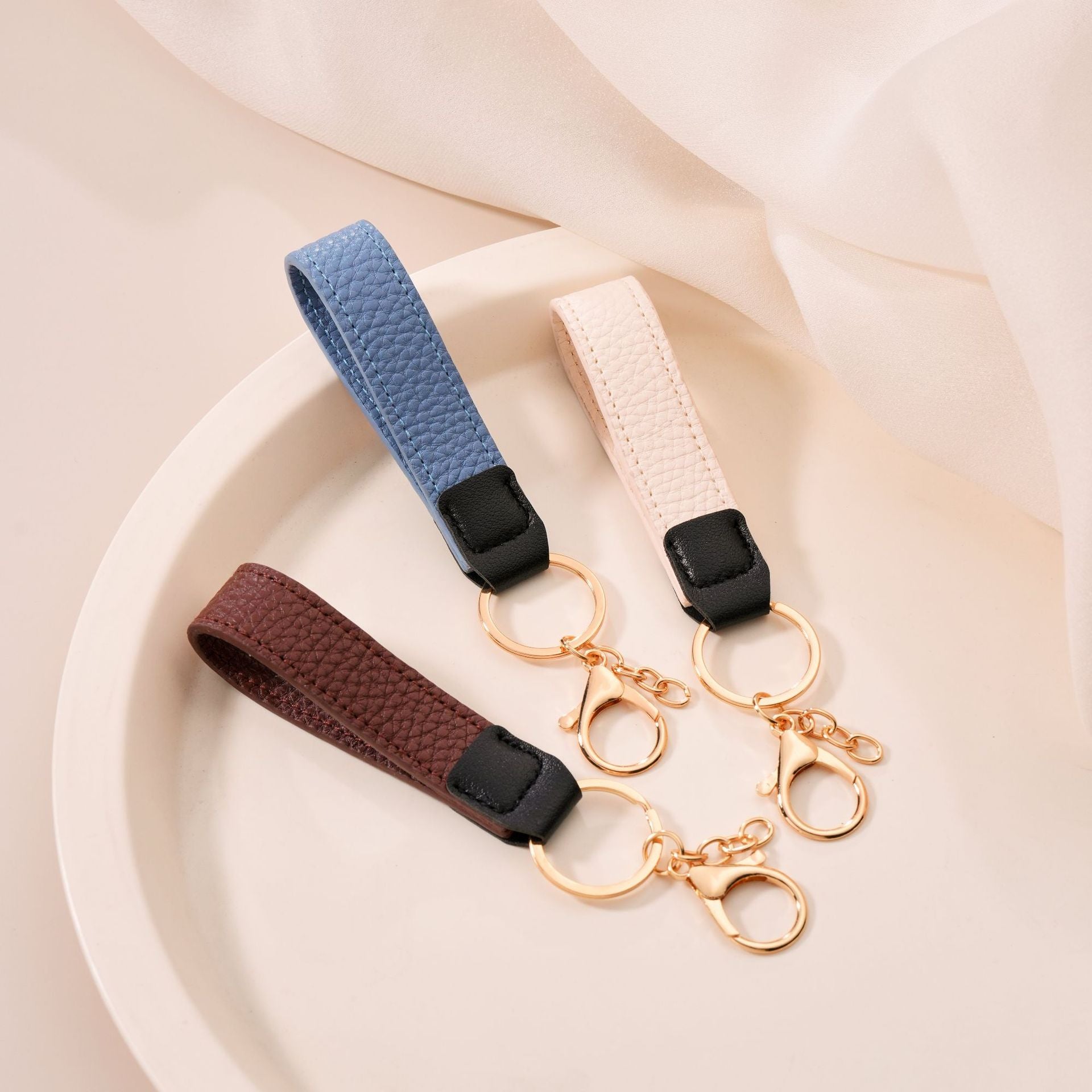 Wholesale Modern Leather Key Chain Pendant with Plant Floral Pattern,  Buckle,  Boutique Car Key Accessory for Resale