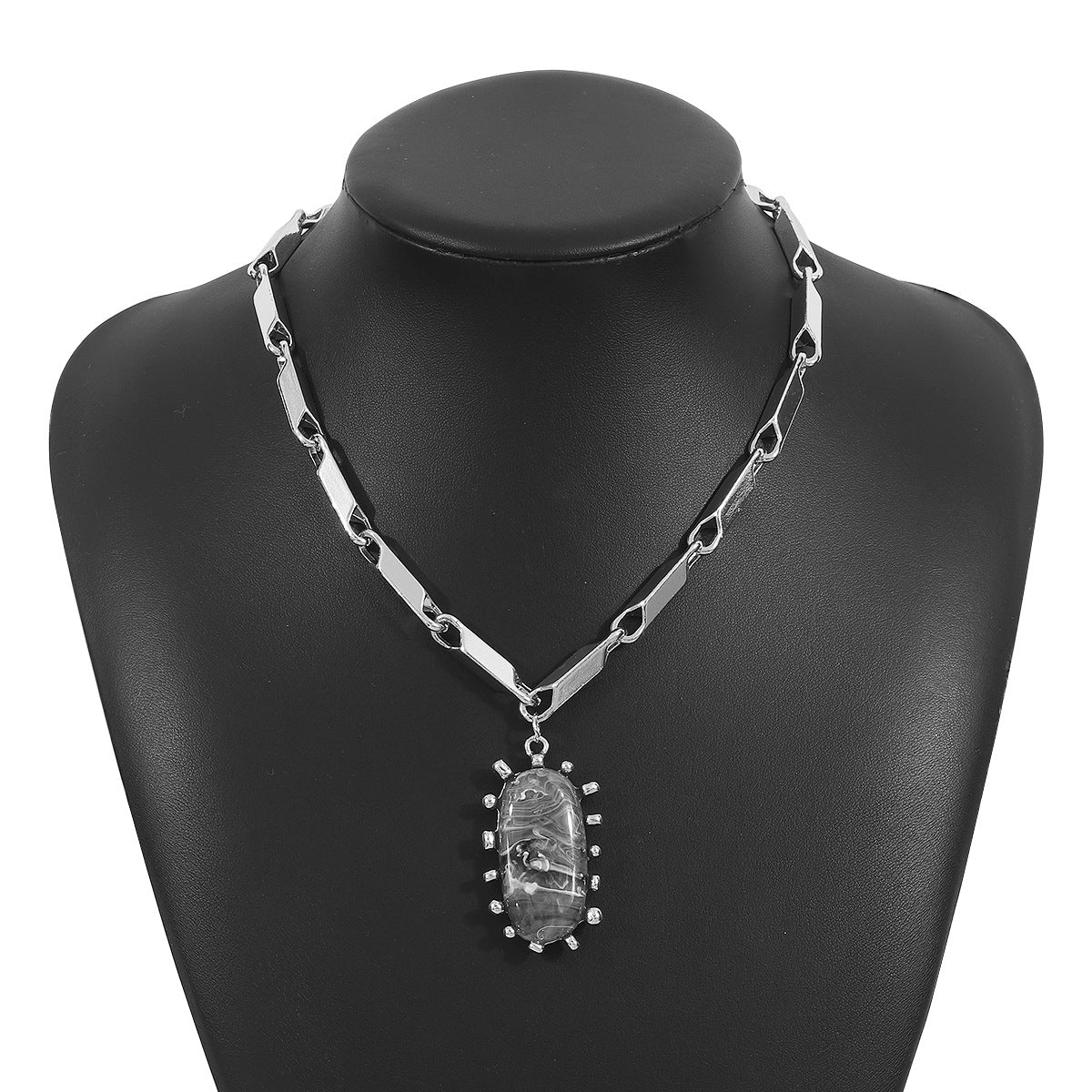 Wholesale design feeling  resin pendant necklace  retro chain ing clavicle necklace