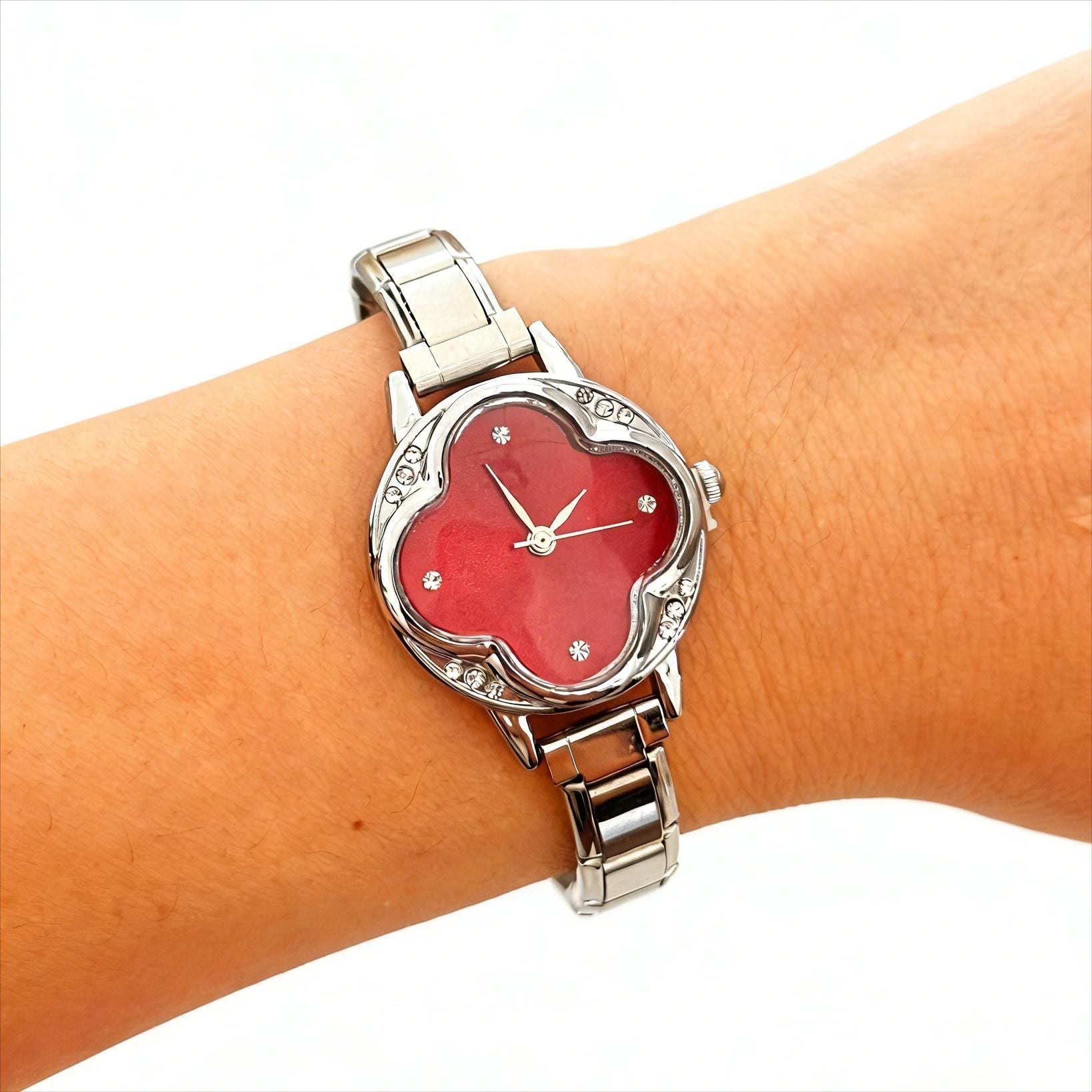 Wholesale Trendy Women' s Casual Quartz Watch with Ruby Four-Leaf Clover Diamond Design,  DIY Accessory for Resale