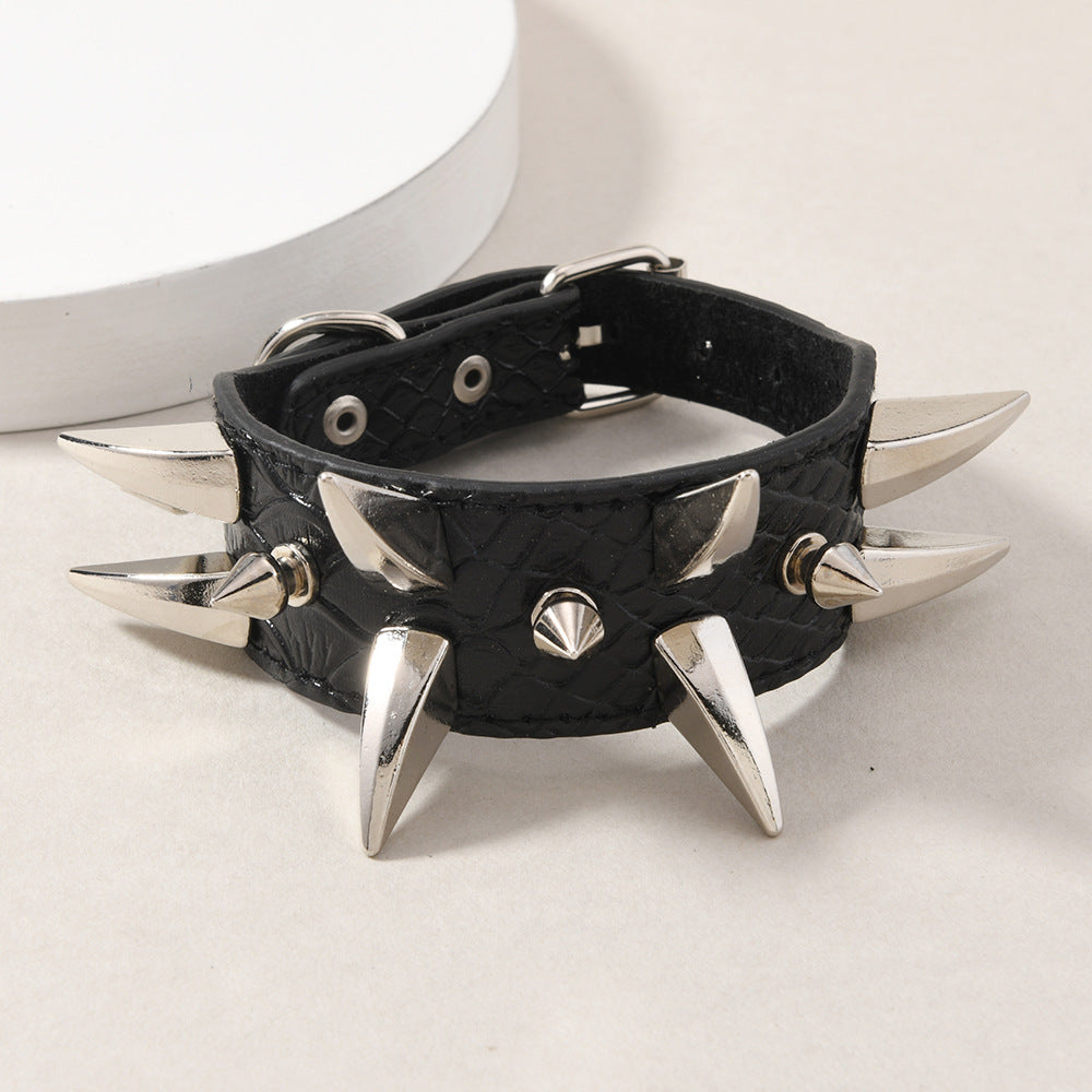 Wholesale  Exaggerated Three-Row Pointed Tiger Tooth Leather Bracelet