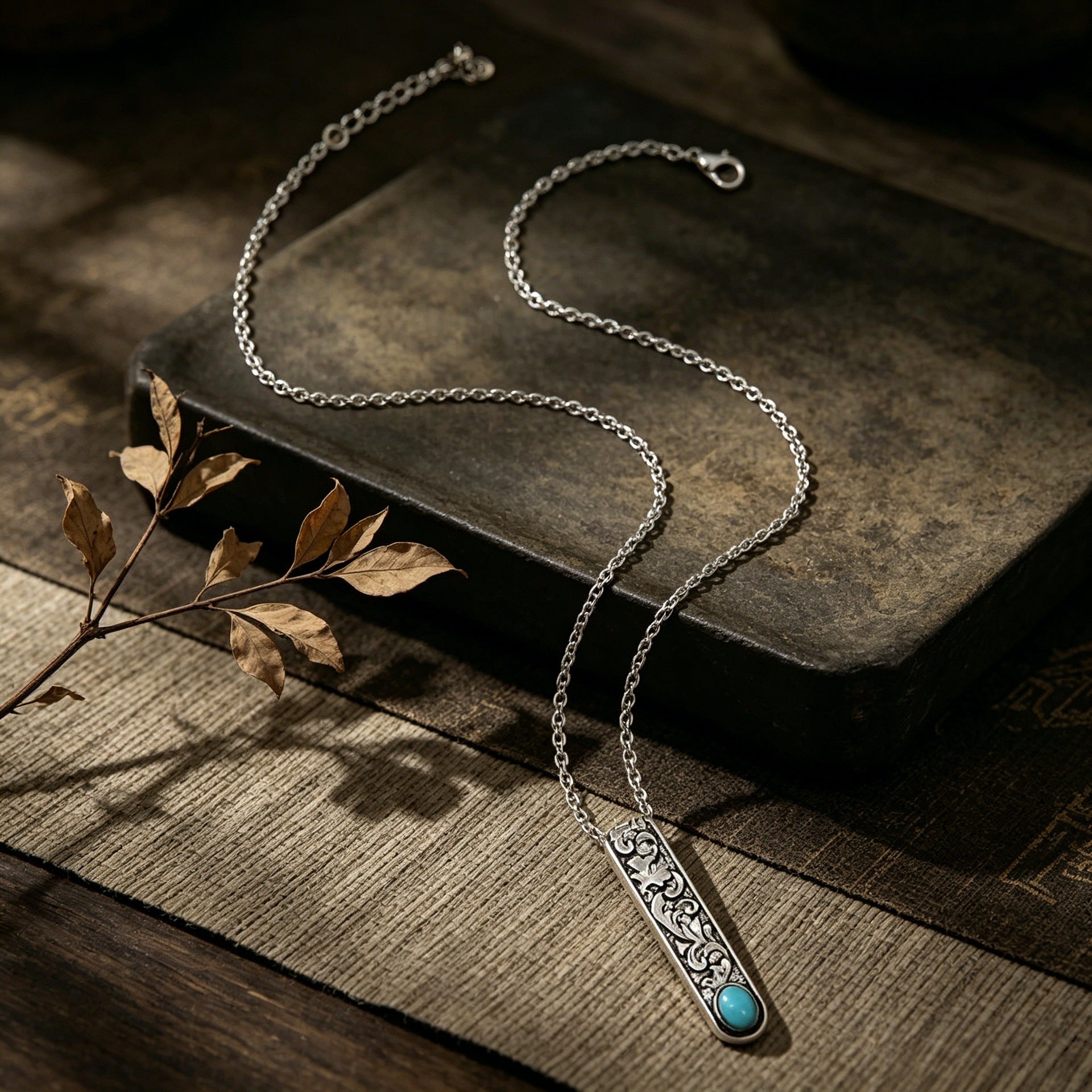 Wholesale Retro Ethnic Turquoise Pendant Necklace Ancient Silver Alloy Unisex Collarbone Chain Jewelry Gift