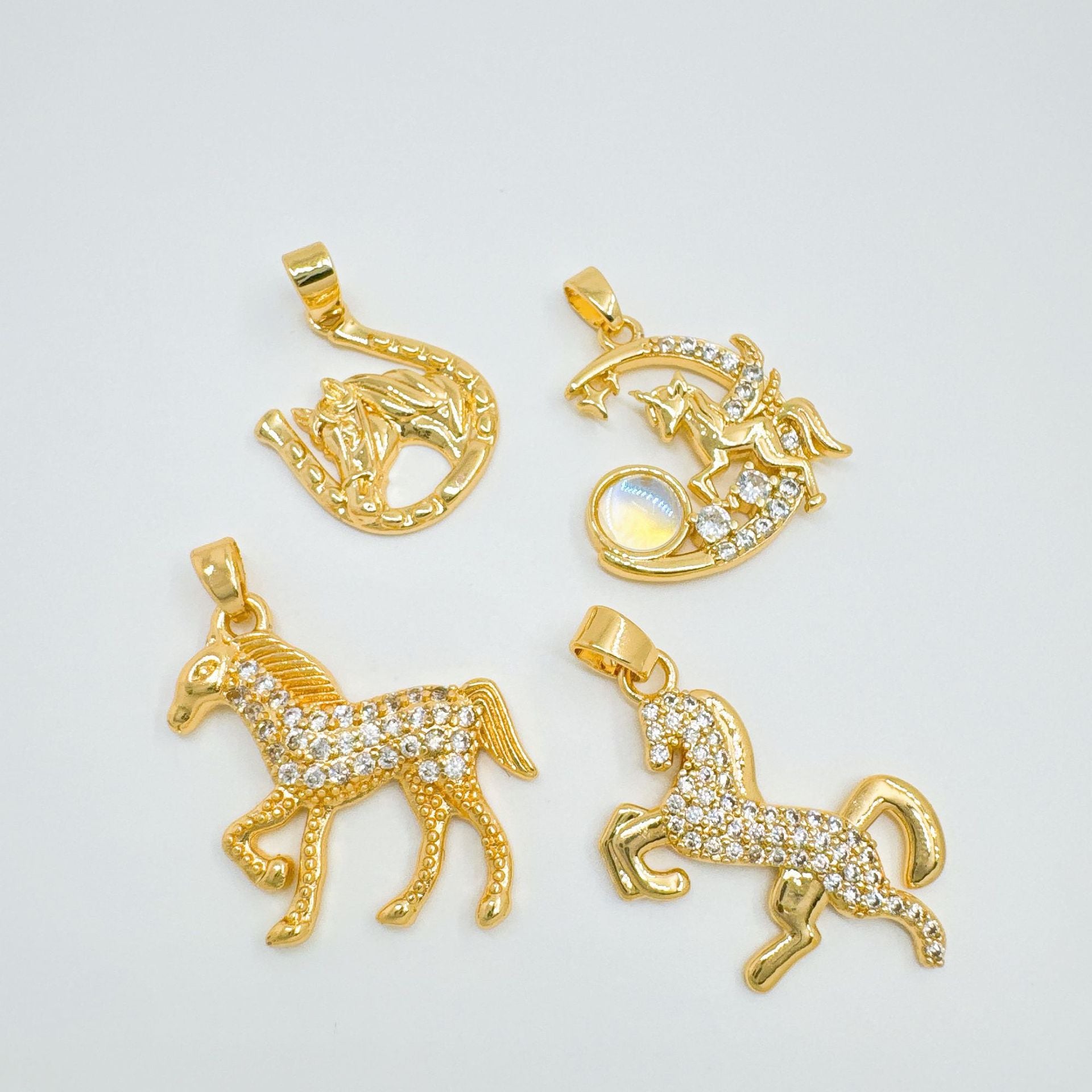 Wholesale Zodiac Horse Pendant Necklace Gold Plated Copper Light Luxury Jewelry Accessory Boutique Resale Gift