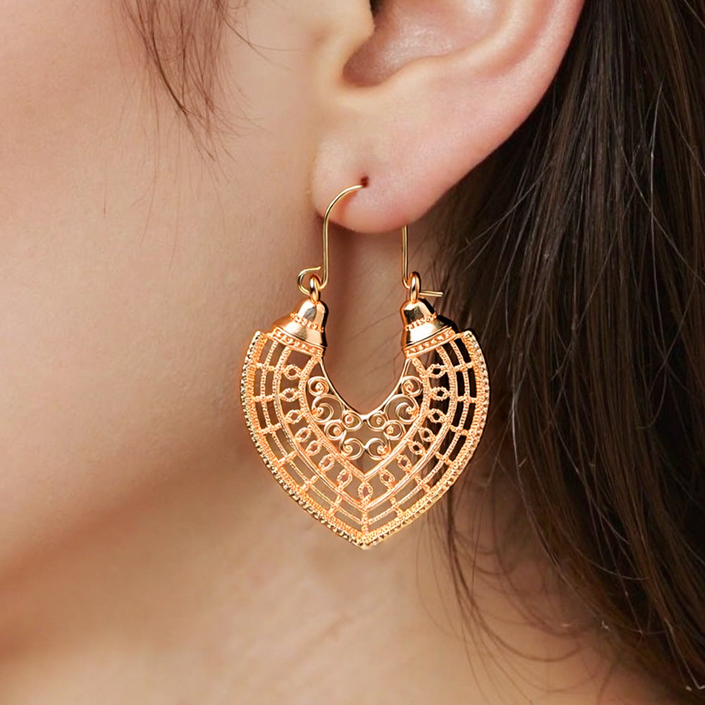 Wholesale Bohemian Retro Metal Hollow Heart Earrings Fashion Accessory Gift for Women