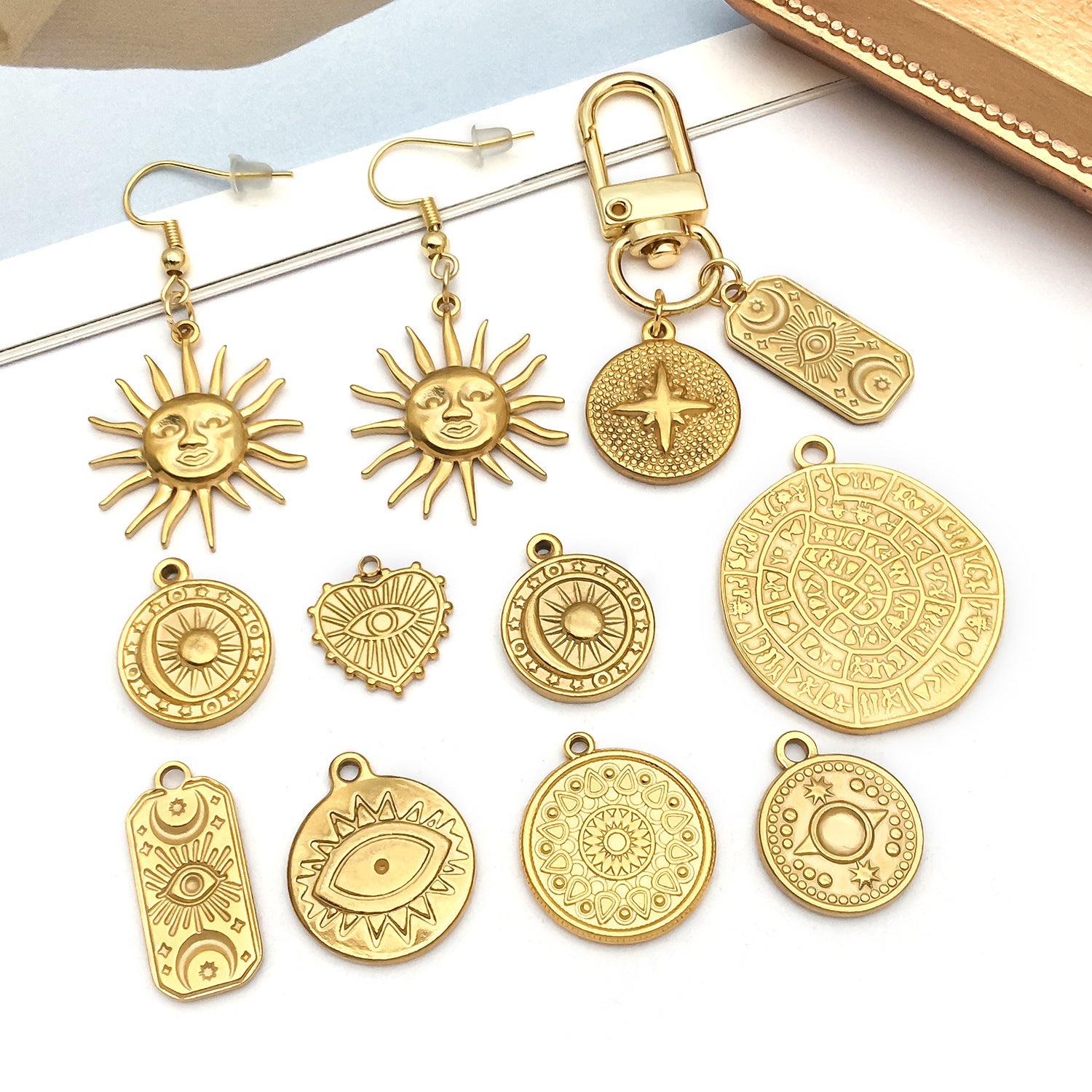 Wholesale Stainless Steel  Golden Sun Devil' s Eye Round Plate Special-Shaped Charms