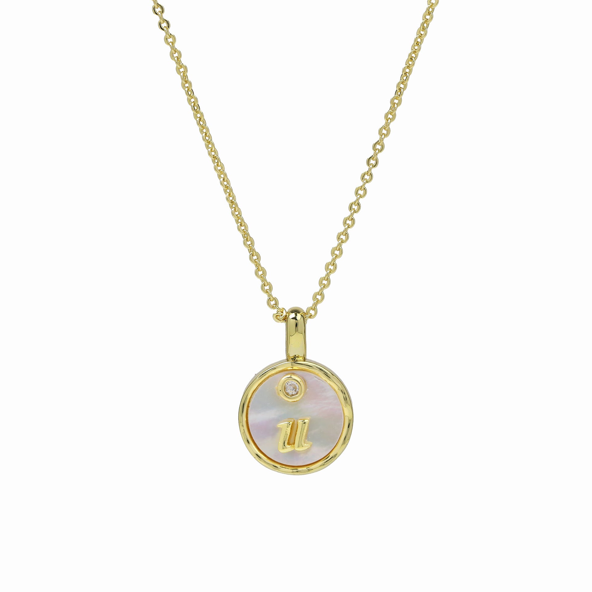 Wholesale Natural shell 26 English letters round pendant clavicle necklace