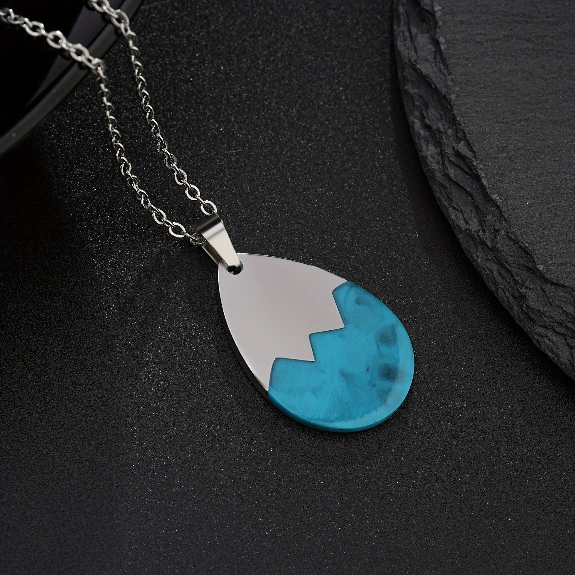 Wholesale Silver-Tone Alloy Vintage Ethnic Hollowed Turquoise Pendant Necklace,  Jewelry Accessory
